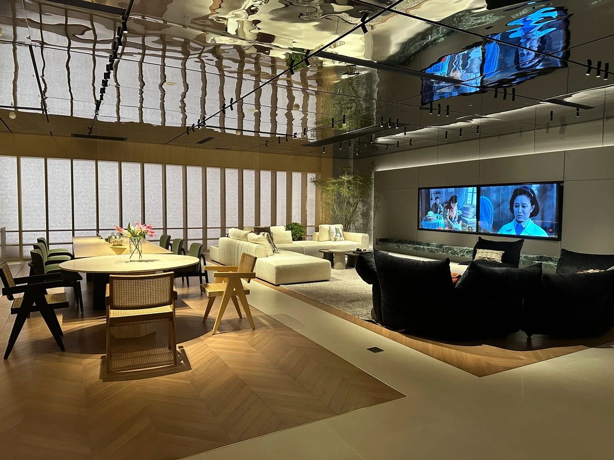 The high-end full-case luxury brand under Harman Furniture Group - DH ...